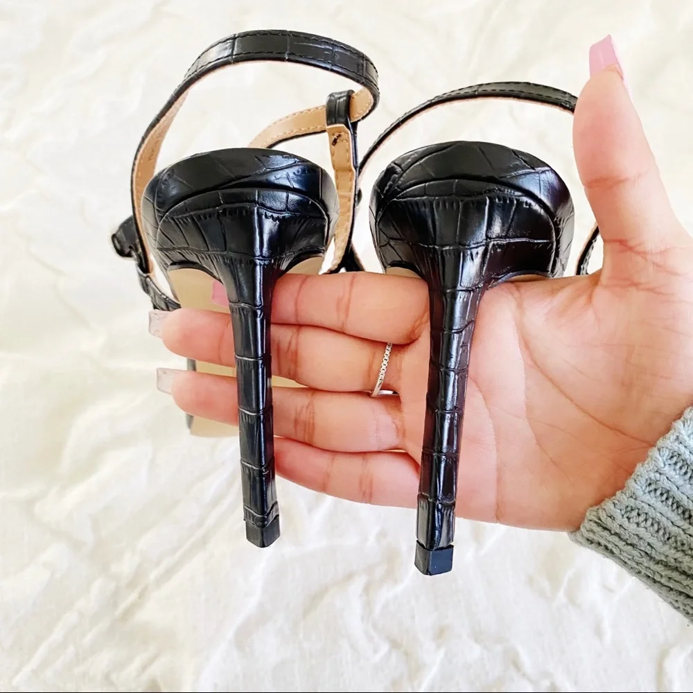 Sam Edelman Doran Strappy Heeled Sandal
New $130 - Picture 3 of 9